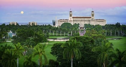 Home w/bikes steps away from Intracoastal & Downtown