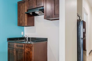 Room, 1 King Bed, Non Smoking, Kitchenette | Private kitchen | Microwave - Americas Best Value Inn & Suites Katy (Katy)