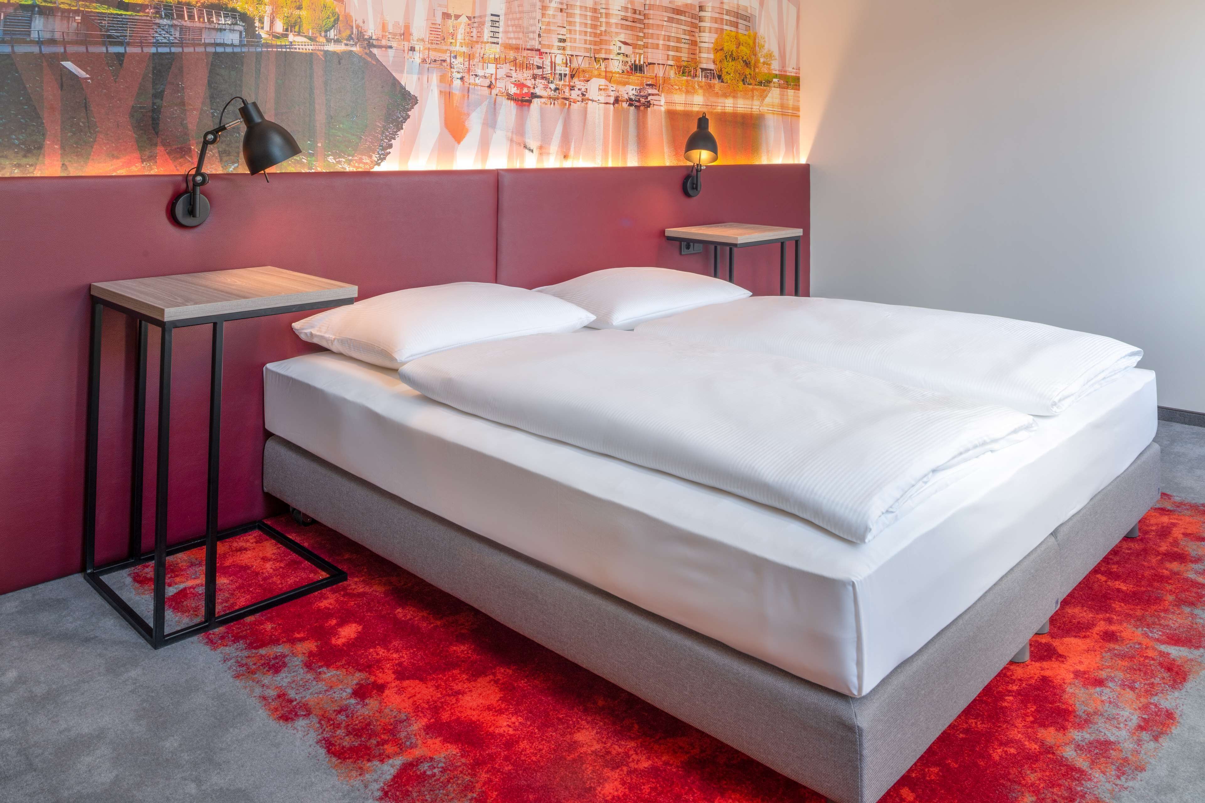 standard room, 1 king bed | hypo-allergenic bedding, soundproofing, free wifi, bed sheets