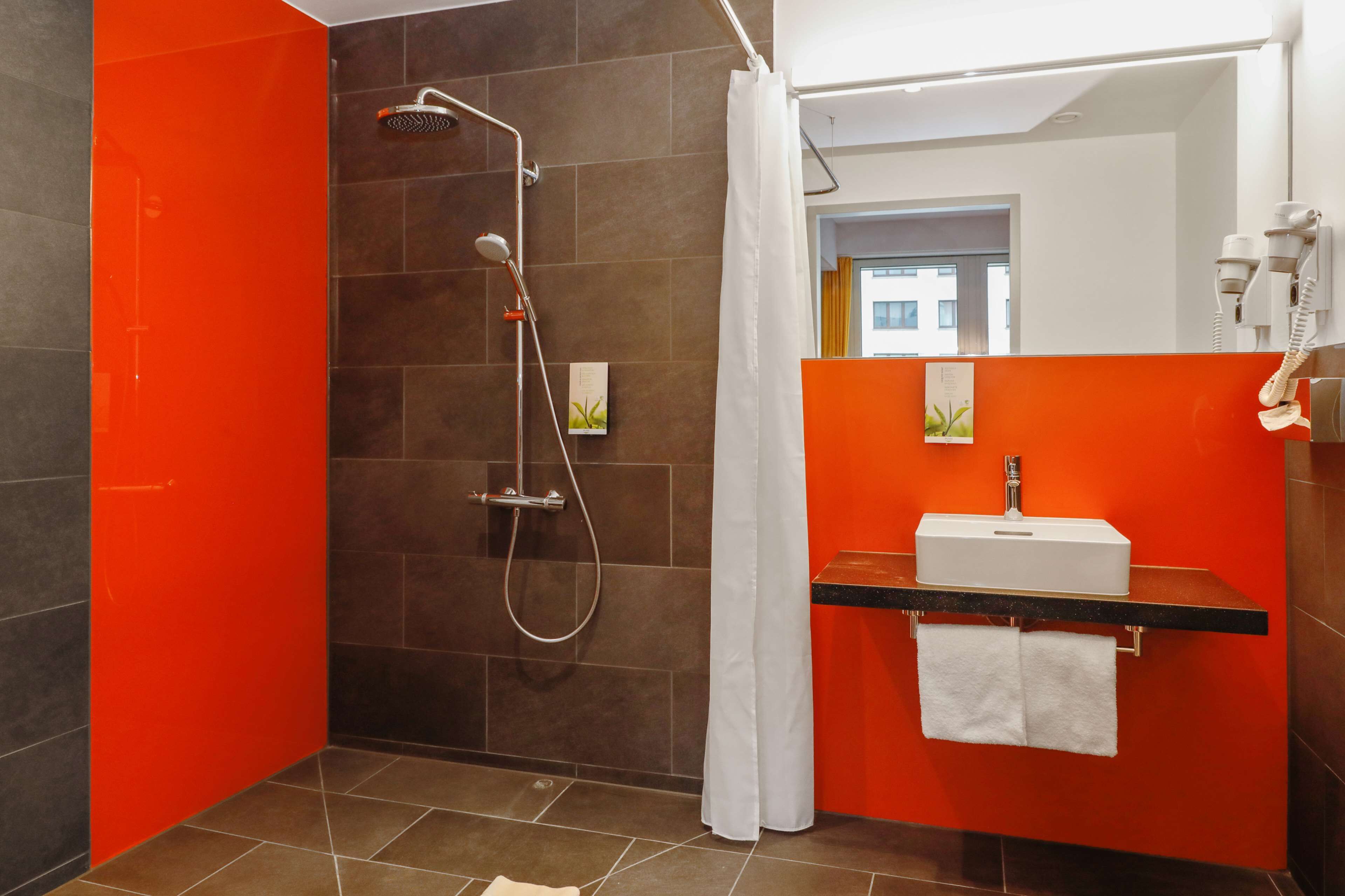 hypo-allergenic bedding, soundproofing, free wifi, bed sheets