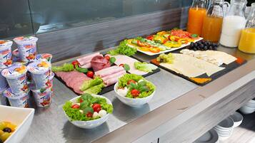 Café da manhã continental todos os dias (EUR 14 por pessoa)