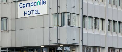 A modern building with a sign reading "Campanile HOTEL".