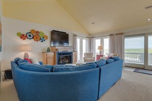 Smart TV, fireplace - Pet Friendly, Ocean Views, Pool & Hot Tub! (Kitty Hawk)