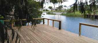 Renovated,clean,comfortable,trailer on canal with Lake Okeechobee access.