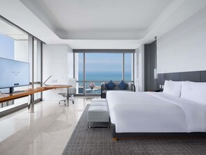 Luxury Room, 1 King Bed, Ocean View | Down comforters, minibar, in-room safe, desk - Sofitel Haikou (Haikou)