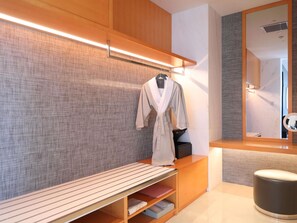 Down comforters, minibar, in-room safe, desk