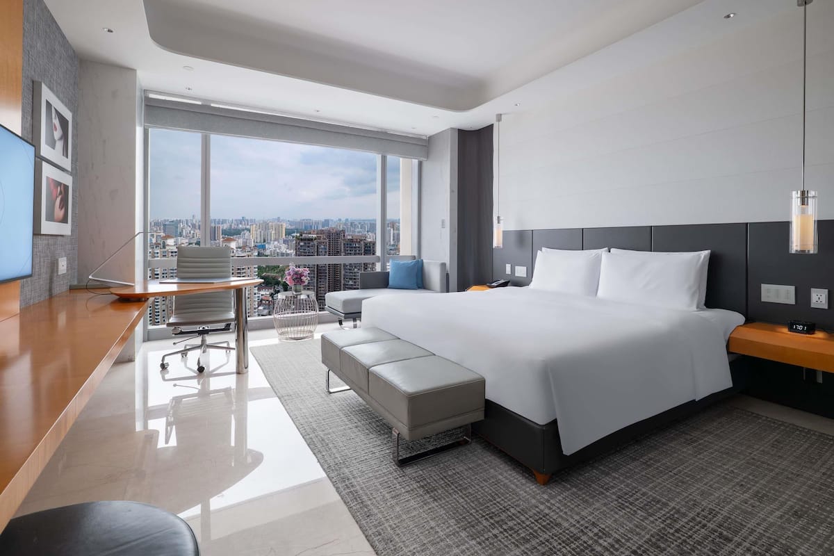 Down comforters, minibar, in-room safe, desk