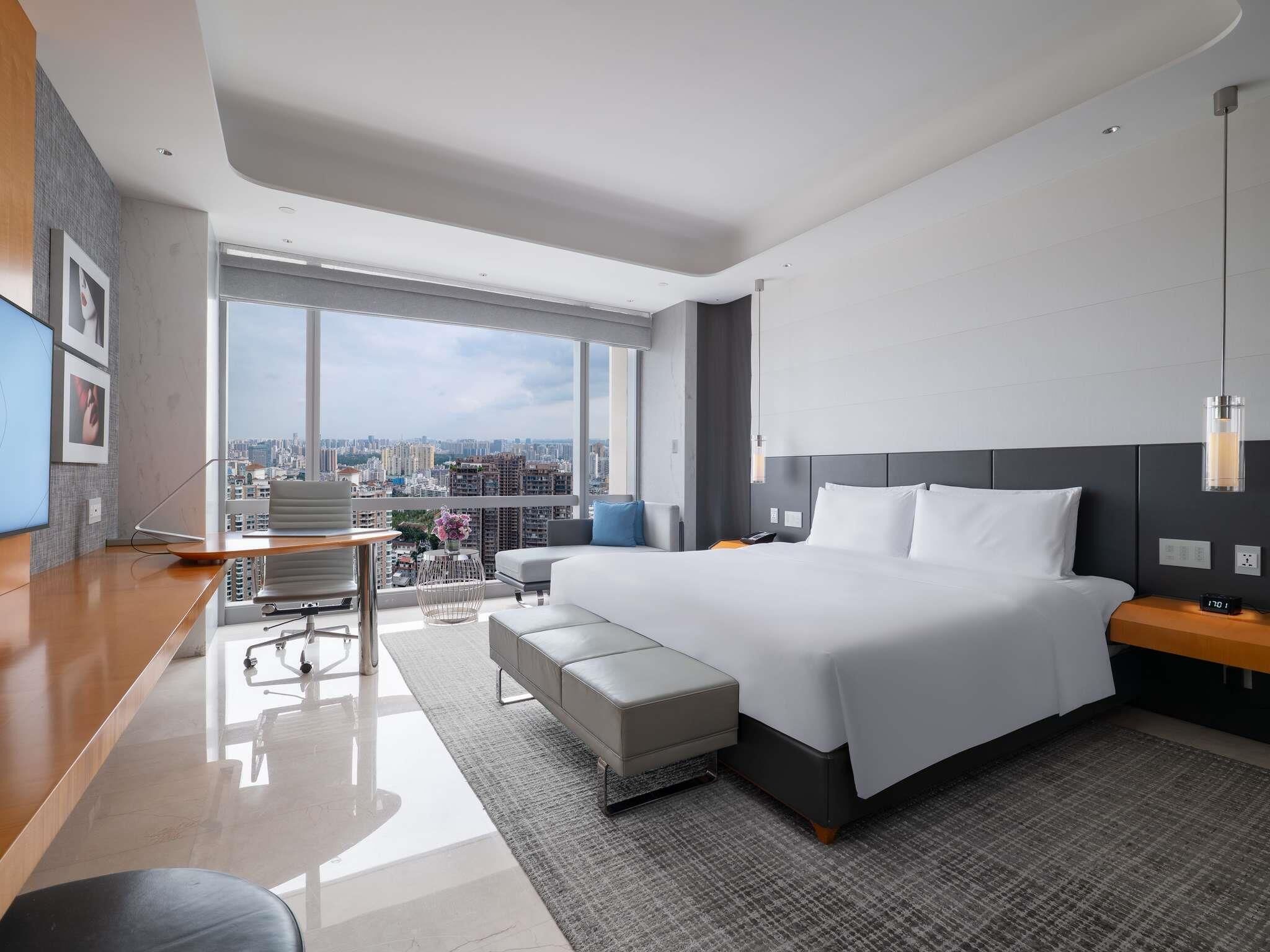 Luxury Room, 1 King Bed, City View