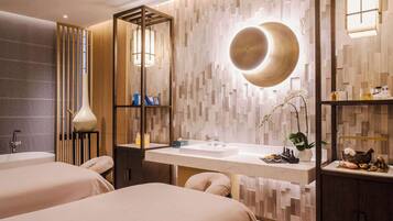 Un sauna, tratamientos corporales, hidroterapia, aromaterapia
