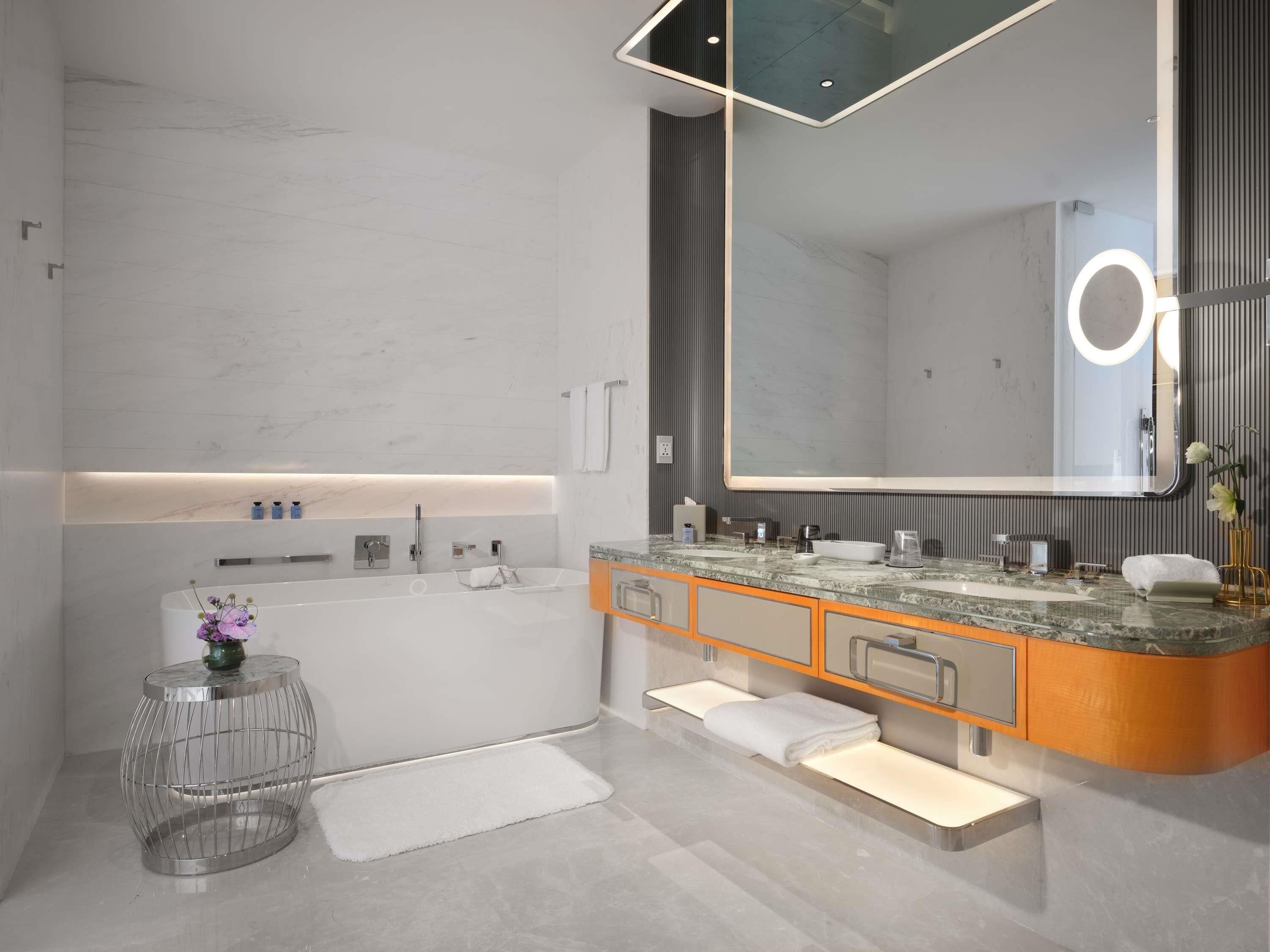Quarto superluxo, 1 cama King, vista para o oceano | Edredons de pluma, frigobar, cofres nos quartos, escrivaninha