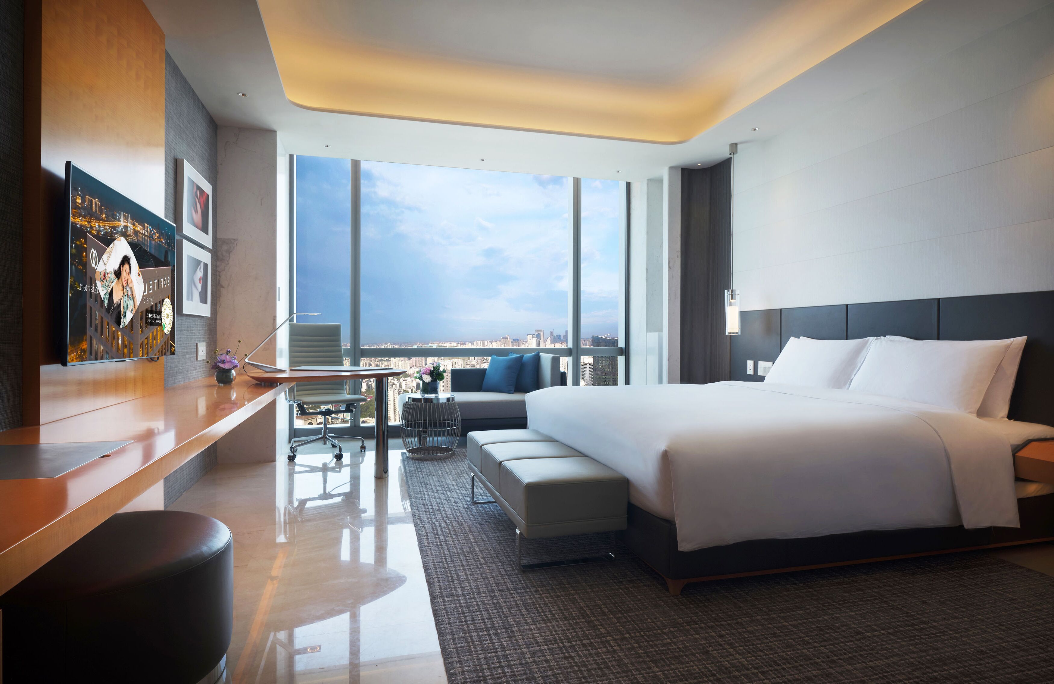 Luxury Room, 1 King Bed, City View | Down duvets, minibar, in-room safe, desk