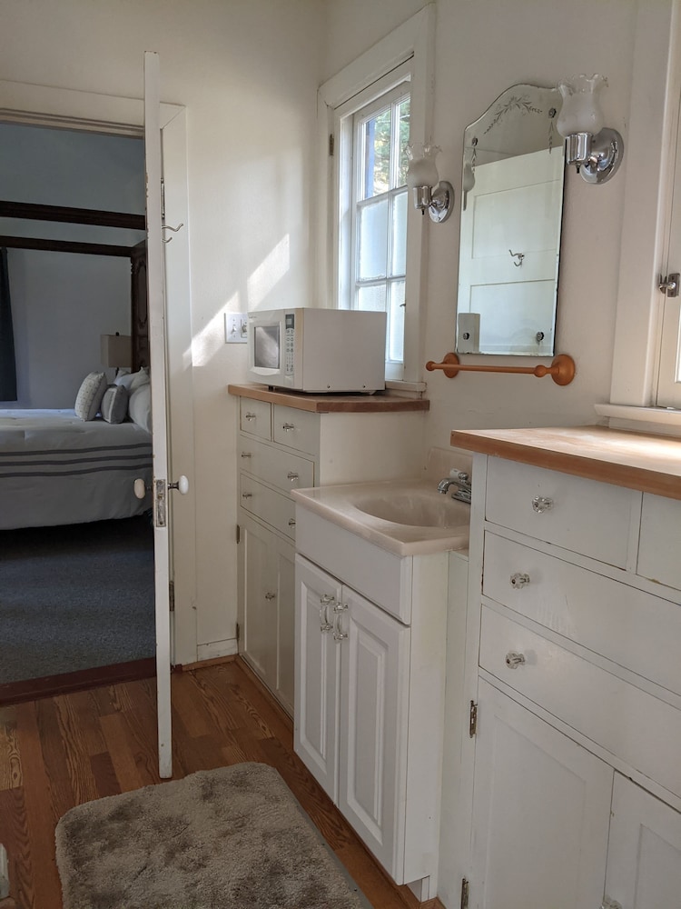 Riverfront Cottage 5 Minutes From Palisades Tahoe 10 Minutes To Lake Tahoe - Lago Tahoe