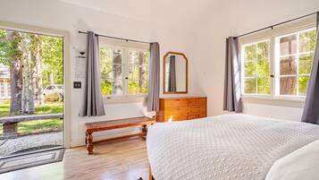 2 bedrooms, iron/ironing board, WiFi (free), bed sheets