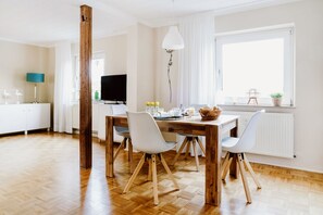 Dining - Comfort vacation apartment with large roof terrace and panoramic view (Ennepetal)