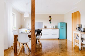 Kylskåp, ugn, spishäll och diskmaskin