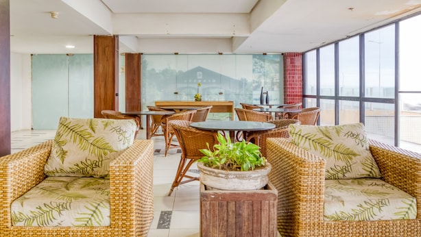 Lobby sitting area - Hotel Oceanico Armaçao (Salvador)