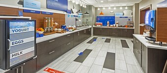 Holiday Inn Express & Suites Stafford NW - Sugar Land by IHG