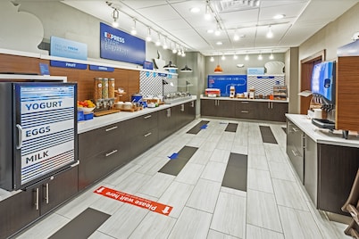 Holiday Inn Express & Suites Stafford NW - Sugar Land by IHG