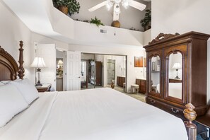 3 bedrooms, iron/ironing board, free WiFi, bed sheets - Spacious 3BR Two-Level • Sunroom +Resort Perks (Branson)