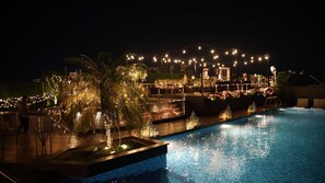 Outdoor pool - Radisson Blu Mumbai International Airport (Mumbai)