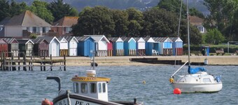 Reel Time - A Stone's Throw from Poole Quay