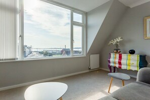 TV, DVD player, offices