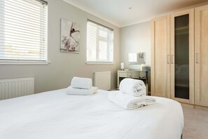 3 quartos, ferros/tábuas de passar roupa, Wi-Fi, roupa de cama