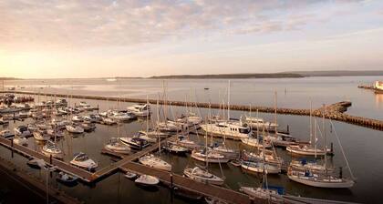 Reel Time - A Stone's Throw from Poole Quay