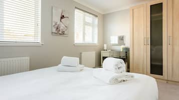 3 bedrooms, iron/ironing board, WiFi, bed sheets