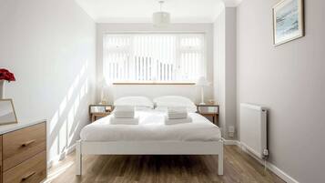 3 bedrooms, iron/ironing board, WiFi, bed sheets