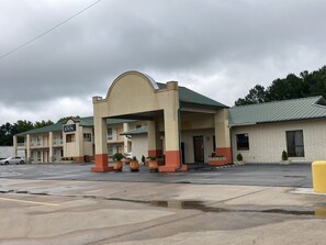 Exterior - Travel Inn Hazen One Double Bed (Hazen)