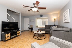 Smart TV, fireplace, books - 2-bedroom condo just 17 minutes from Harrah's Laughlin Casino (Bullhead City)