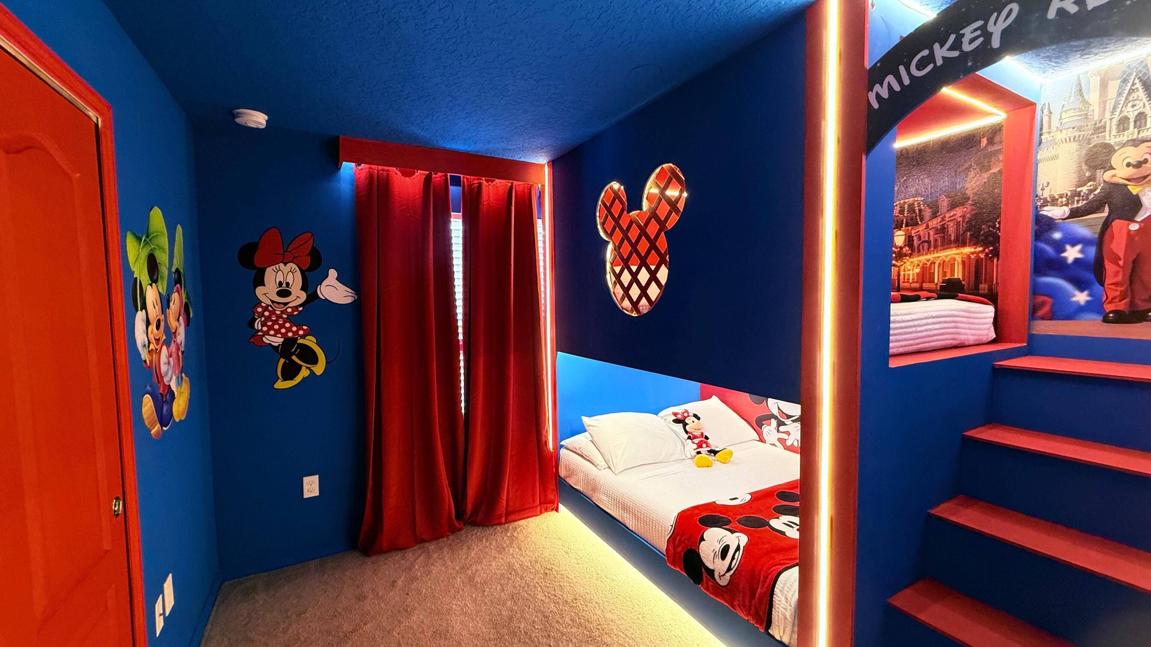 5 bedrooms, iron/ironing board, WiFi, bed sheets