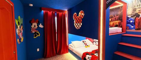 5 bedrooms, iron/ironing board, WiFi, bed sheets