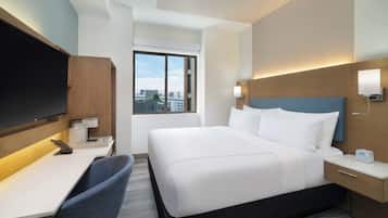 高級寢具、記憶棉床墊、房內夾萬、手提電腦工作空間