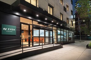 Exterior - EVEN Hotel Long Island City - New York by IHG (Long Island City)