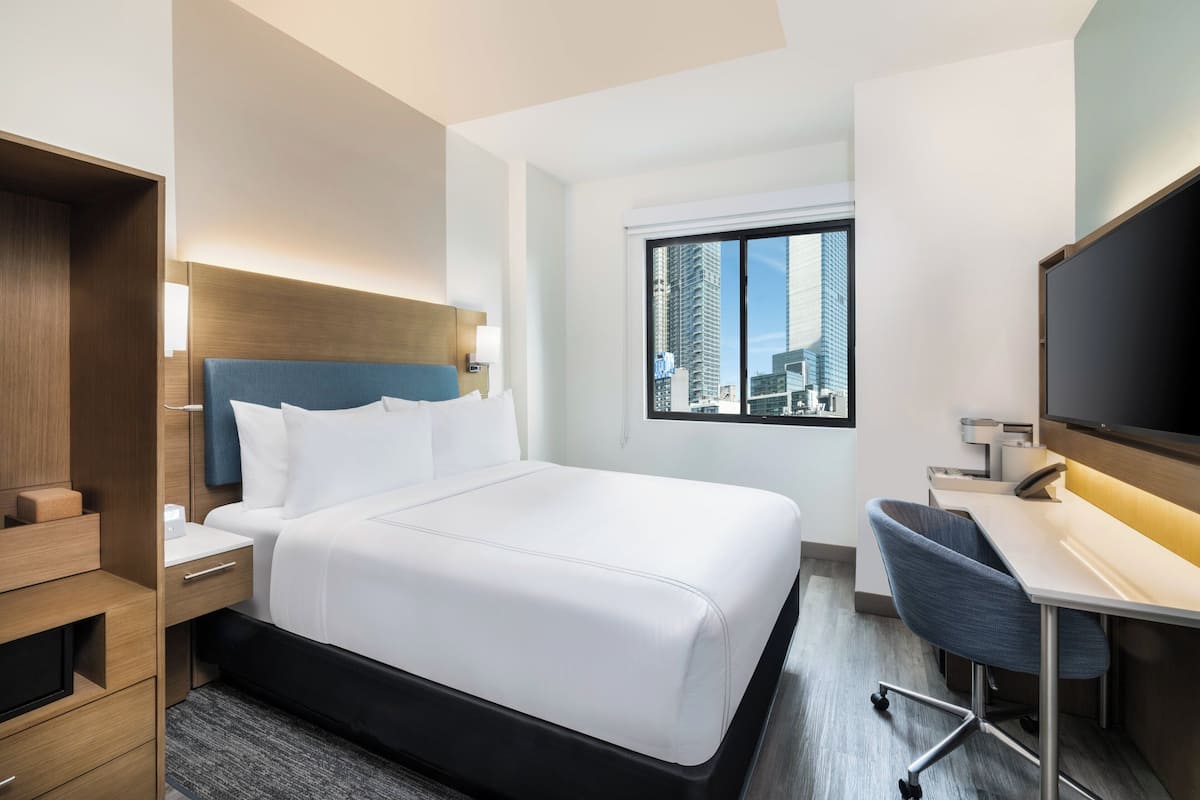 Premium bedding, in-room safe, laptop workspace, blackout curtains