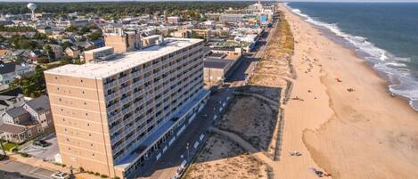 بالقرب من الشاطئ