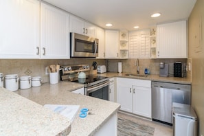 Fridge, microwave, oven, stovetop - Ocean View Escape Studio Condo (Rehoboth Beach)