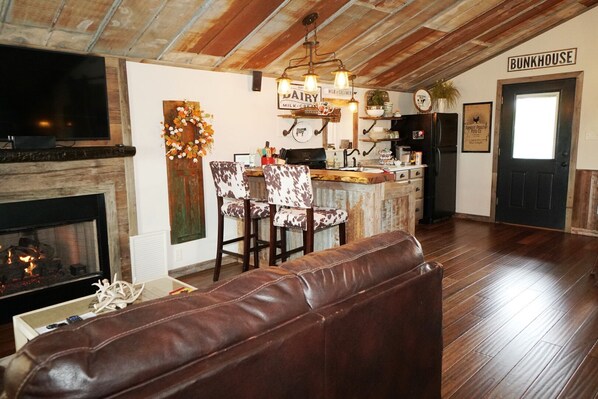 Interior - Run Away Ranch | Quiet and Peaceful Cabin (Harper)