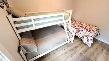 4 Schlafzimmer, Bügeleisen/Bügelbrett, WLAN, Bettwäsche