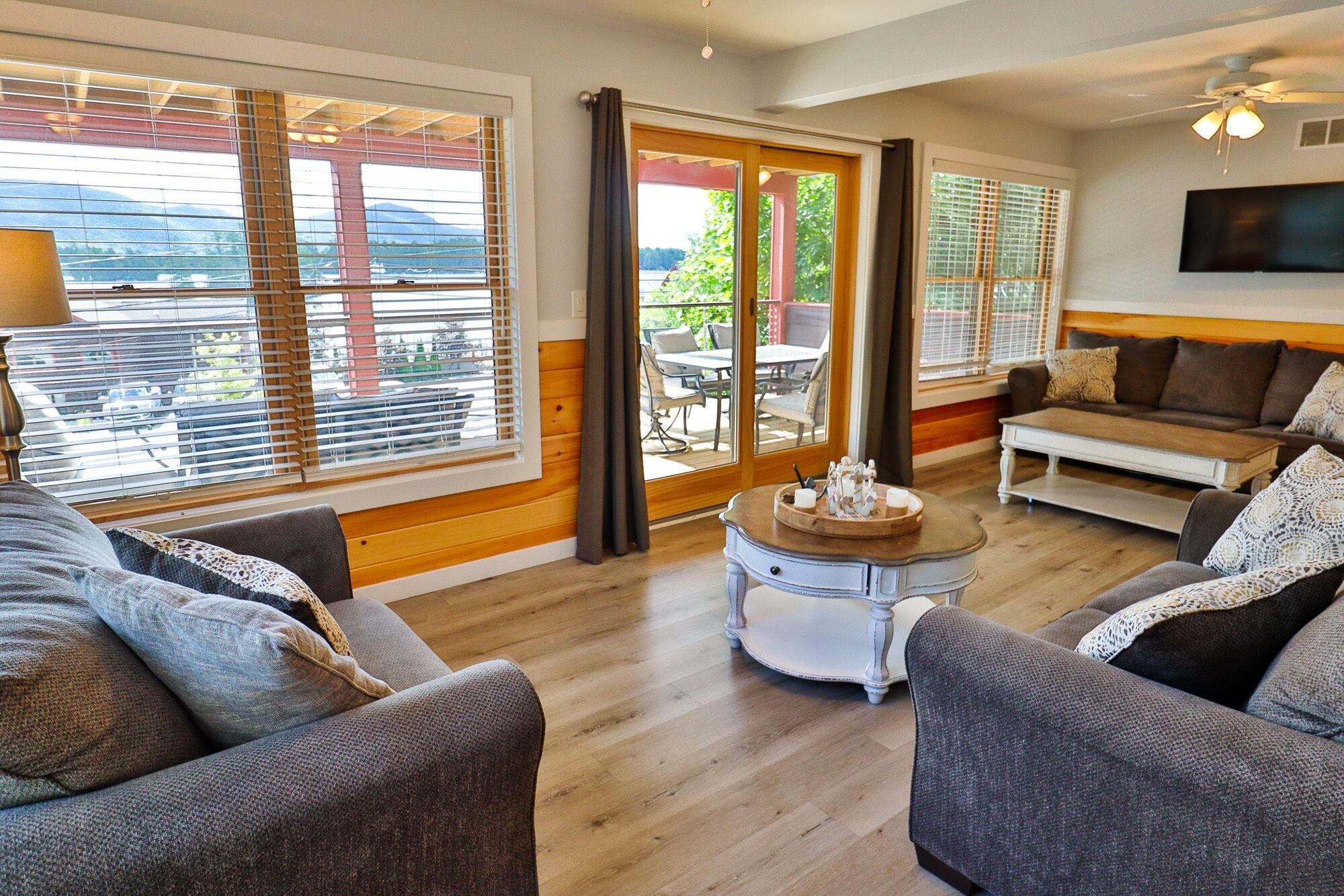 Télévision, cheminée