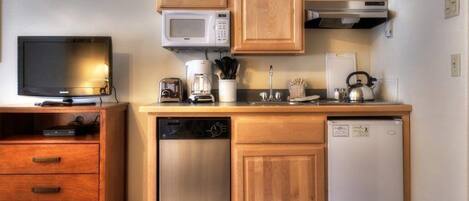 Fridge, microwave, stovetop, dishwasher