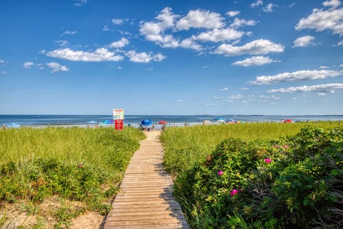 Amazing beachside condo w/private balcony/free WiFi/full kitchen - near Portland