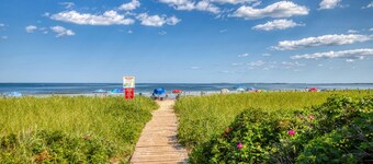 Amazing beachside condo w/private balcony/free WiFi/full kitchen - near Portland