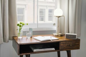 Zimmer, 1 Einzelbett | 1 Schlafzimmer, individuell eingerichtet, Bügeleisen/Bügelbrett