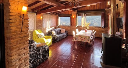 Casa turística Los Chaleco en Lumbreras con terraza privada.