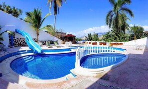 Outdoor pool - Hotel Conchamar (Acapulco)