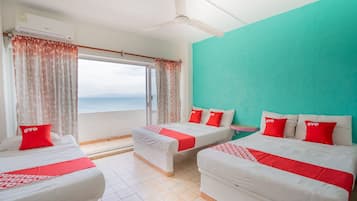Familierom, ikke-røyk, havutsikt | Blendingsgardiner, wi-fi (inkludert) og sengetøy