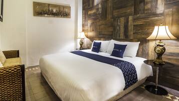 ميني بار ومكتب ومكواة/لوح كي وواي فاي مجانًا